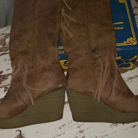 Boots - Picture 4 of 4